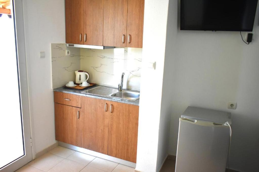Ionio Rooms II Химара Экстерьер фото