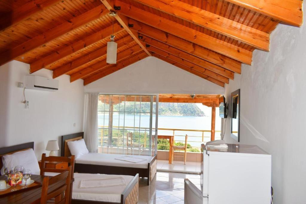 Ionio Rooms II Химара Экстерьер фото